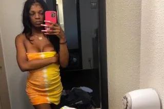 💦BUSTY TRANNY GIRL NEXT DOOR 👄... - Image 1