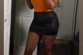 New In Town 💋 - Image 5