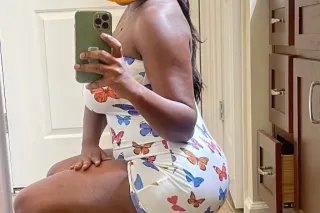 New In Town 💋 - Image 8