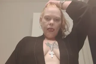 Sexy Wet Magic Lady! - Image 4