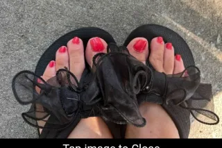 EVERYBODY'S FAVORITE BLONDE - Image 4