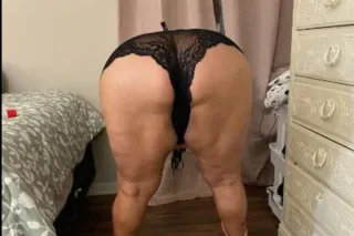 EVERYBODY'S FAVORITE BLONDE - Image 8